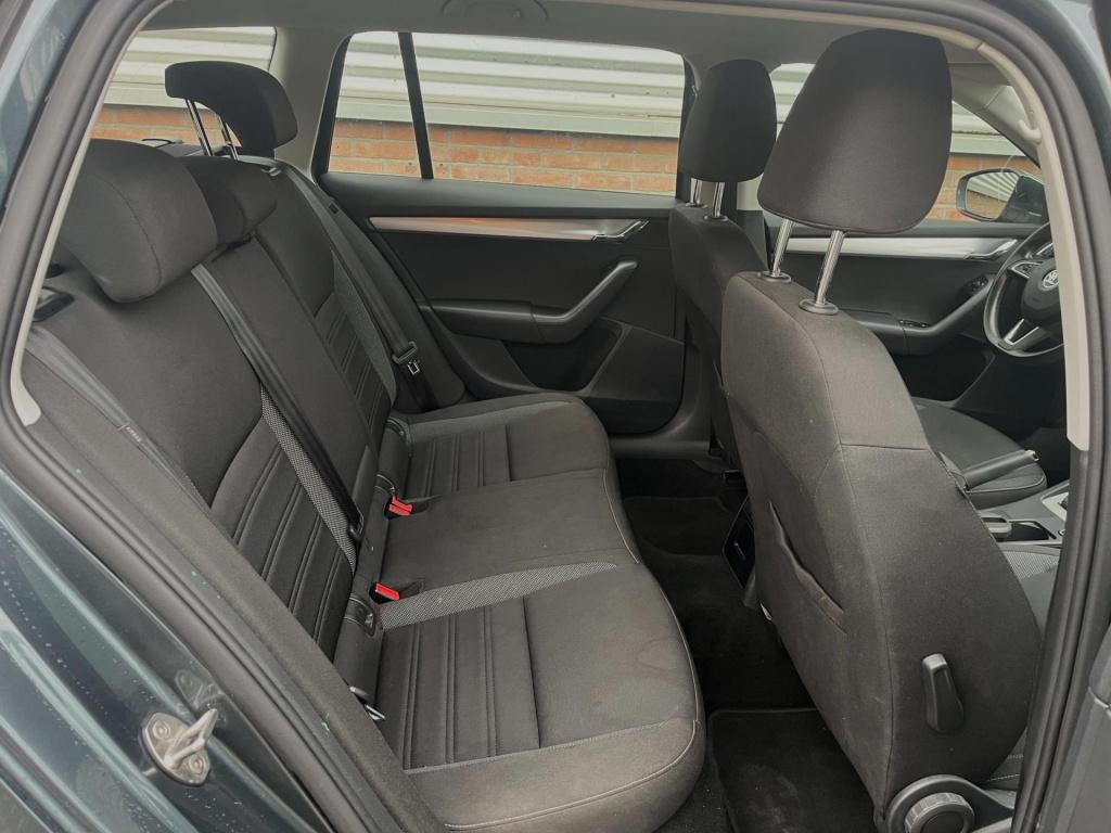 Skoda Octavia combi 1.0 tsi greentech ambition business | carplay | trekhaa