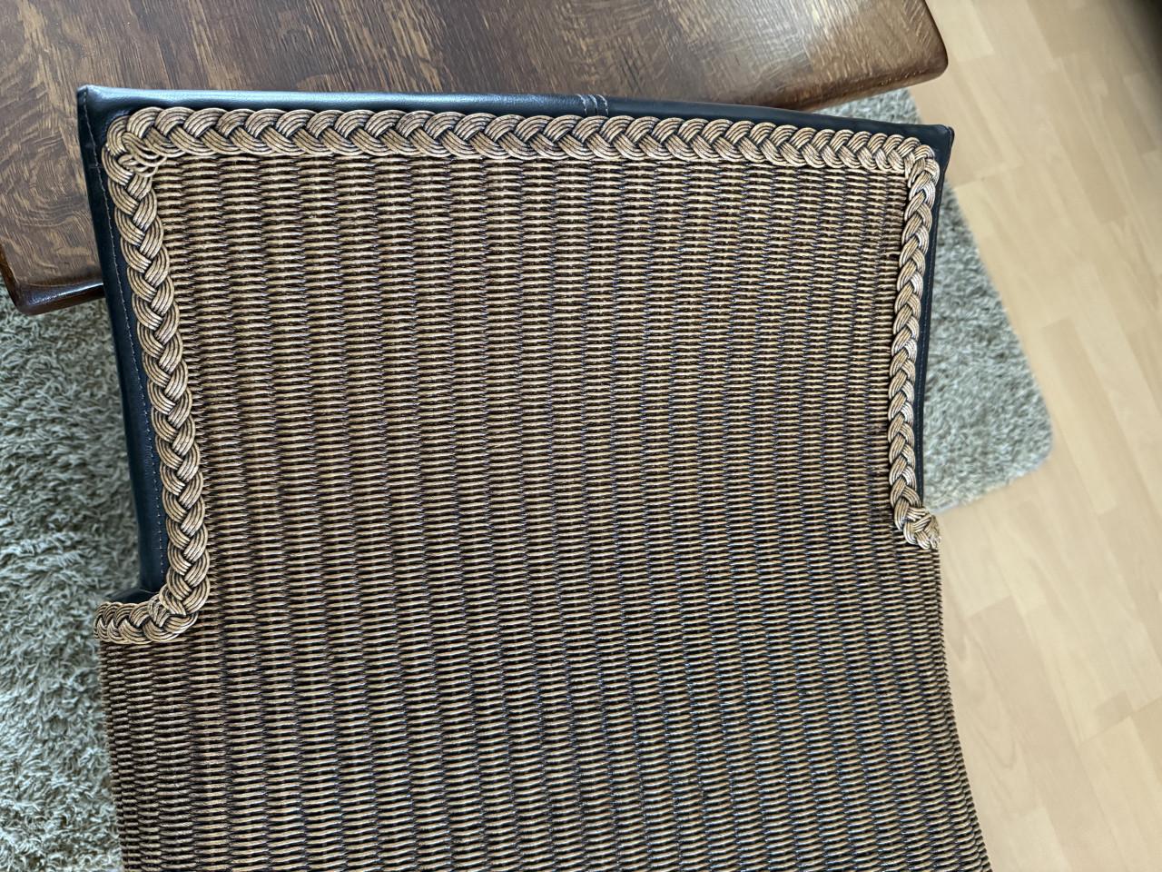 Loom Fauteuil Engelse stijl / Leder en Loom vlechtwerk met goede zithoogte.