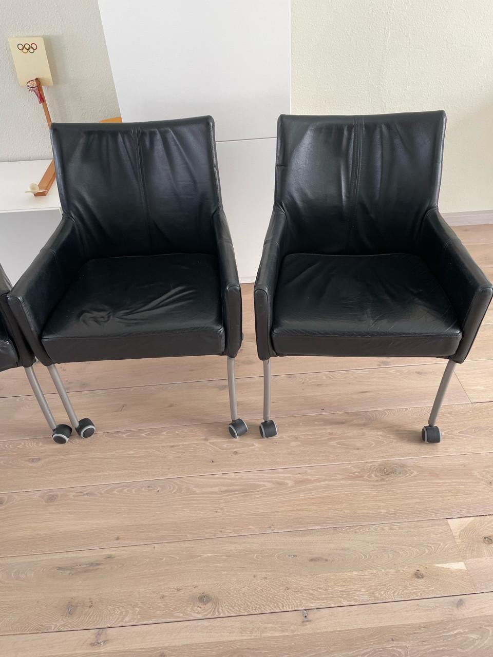 4 lederen eetkamer stoelen