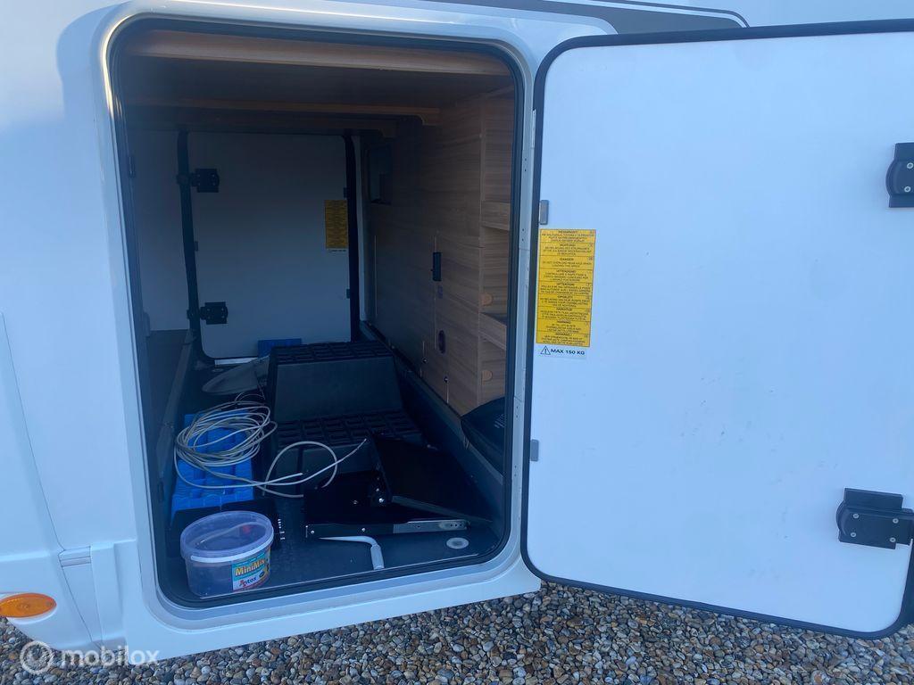 Adria Onbekend matrix 670dl
