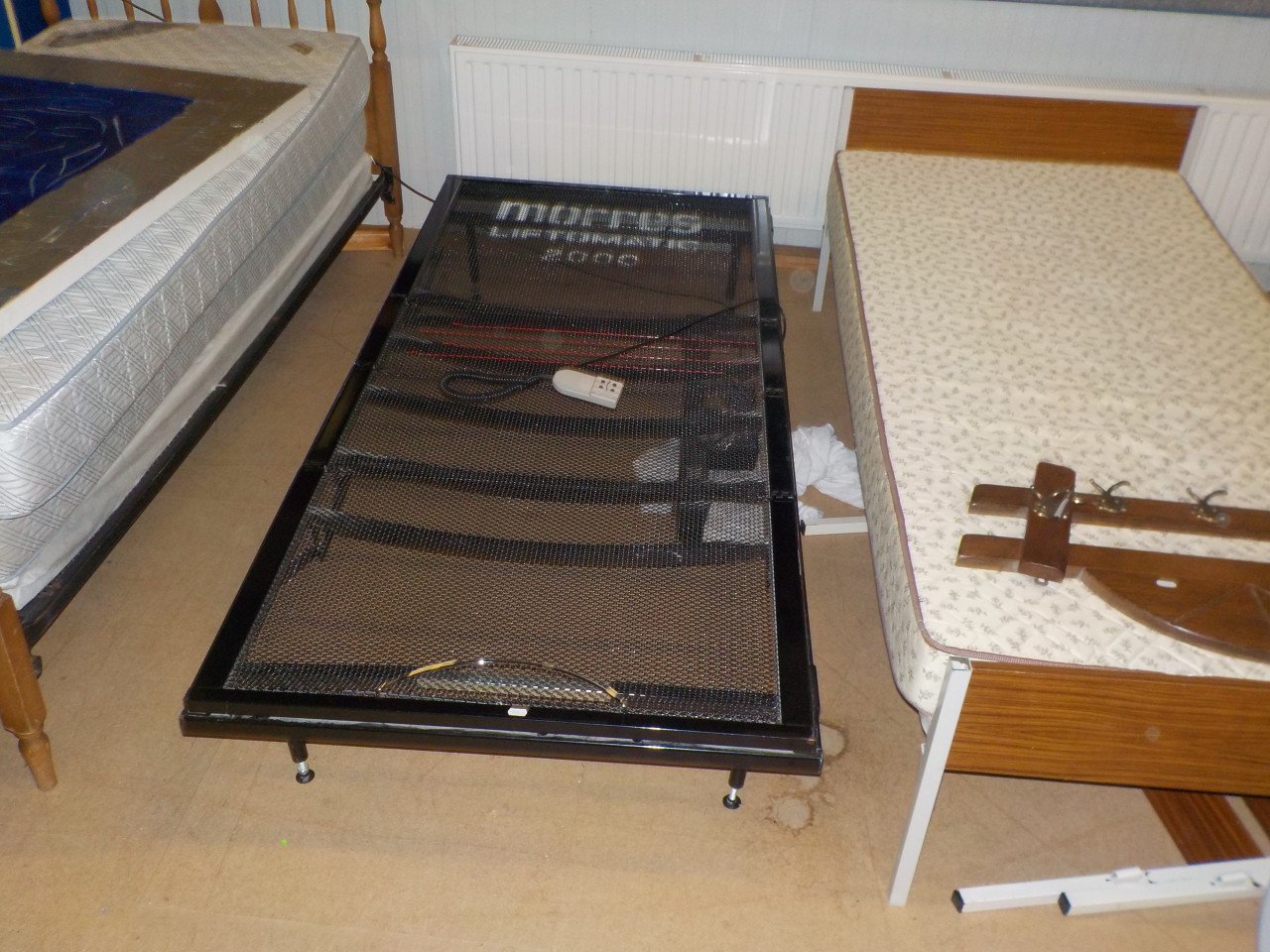 Elektrische spiraal op poten in zeer goede staat 90 x 200 cm