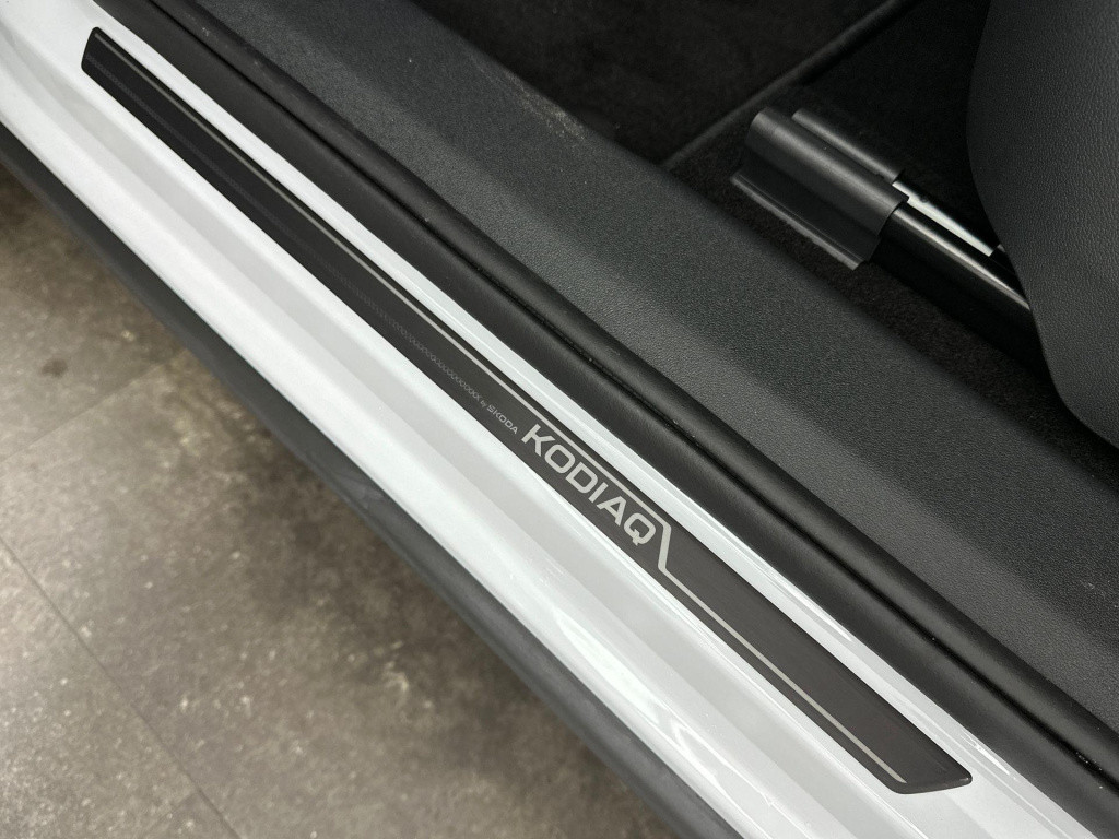 Skoda Kodiaq 1.5 tsi phev sportline business trekhaak - lm 19 inch - 360 ca