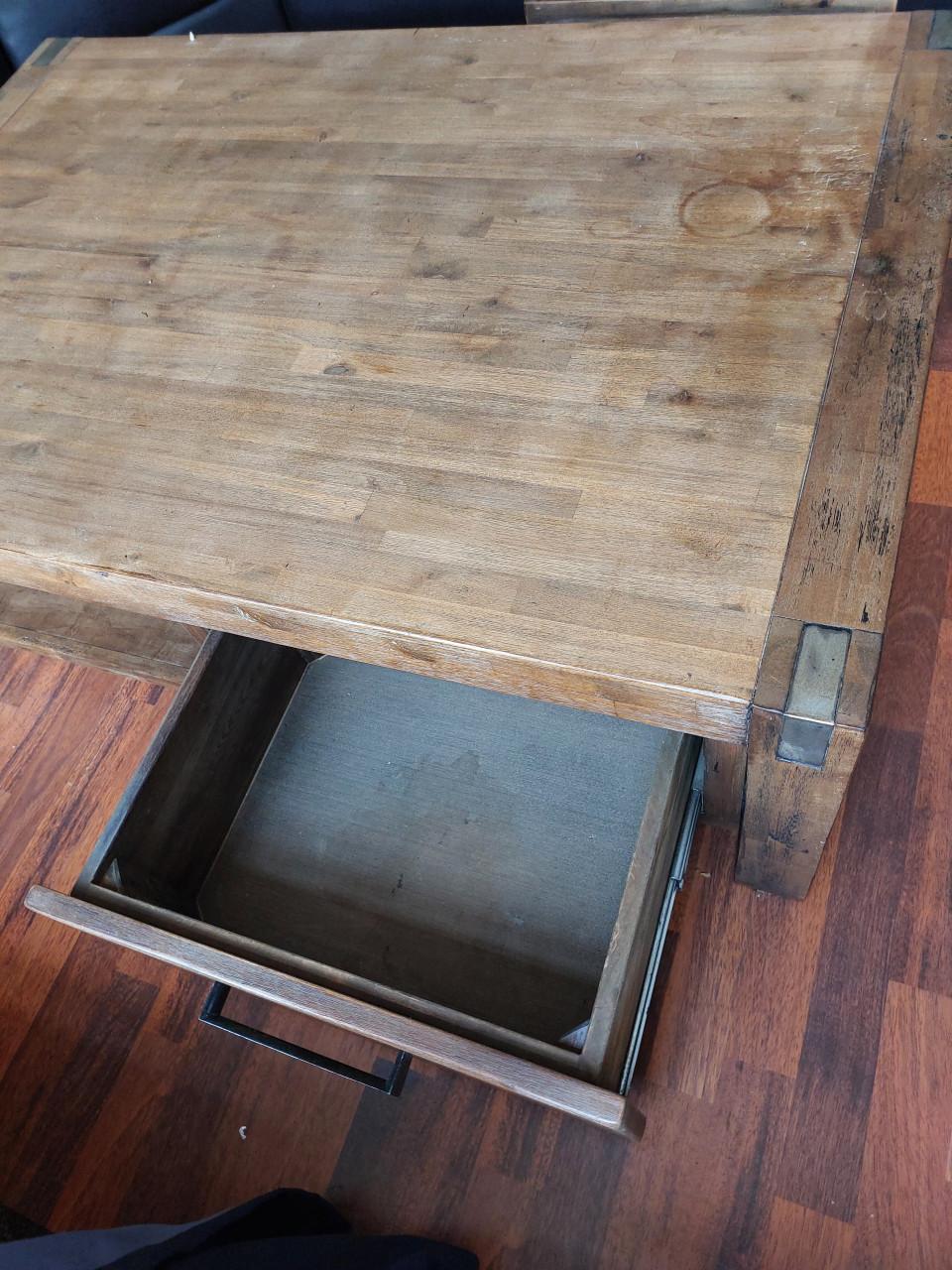 SALON TAFEL
