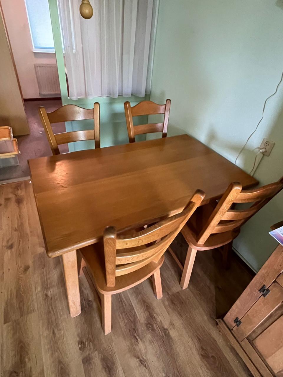 Eethoek Tafel en 4 stoelen