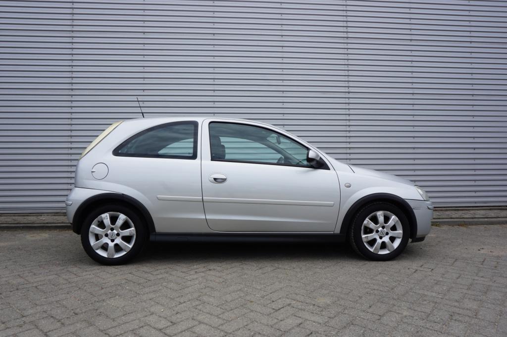 Opel Corsa 1.2-16v silverline airco / elektr. ramen / lm velgen / nap