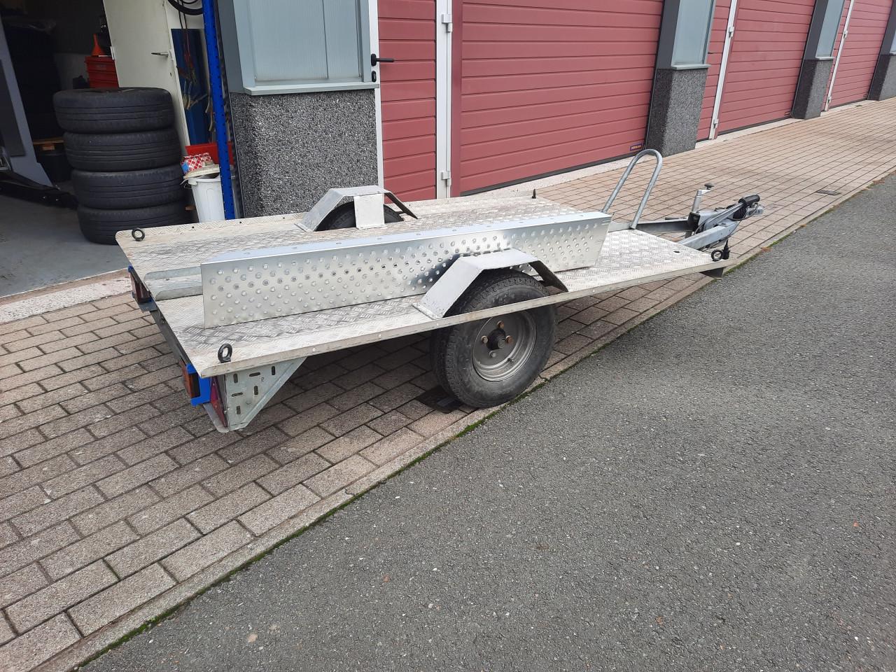 Motortrailer geremd  voor 1 motor