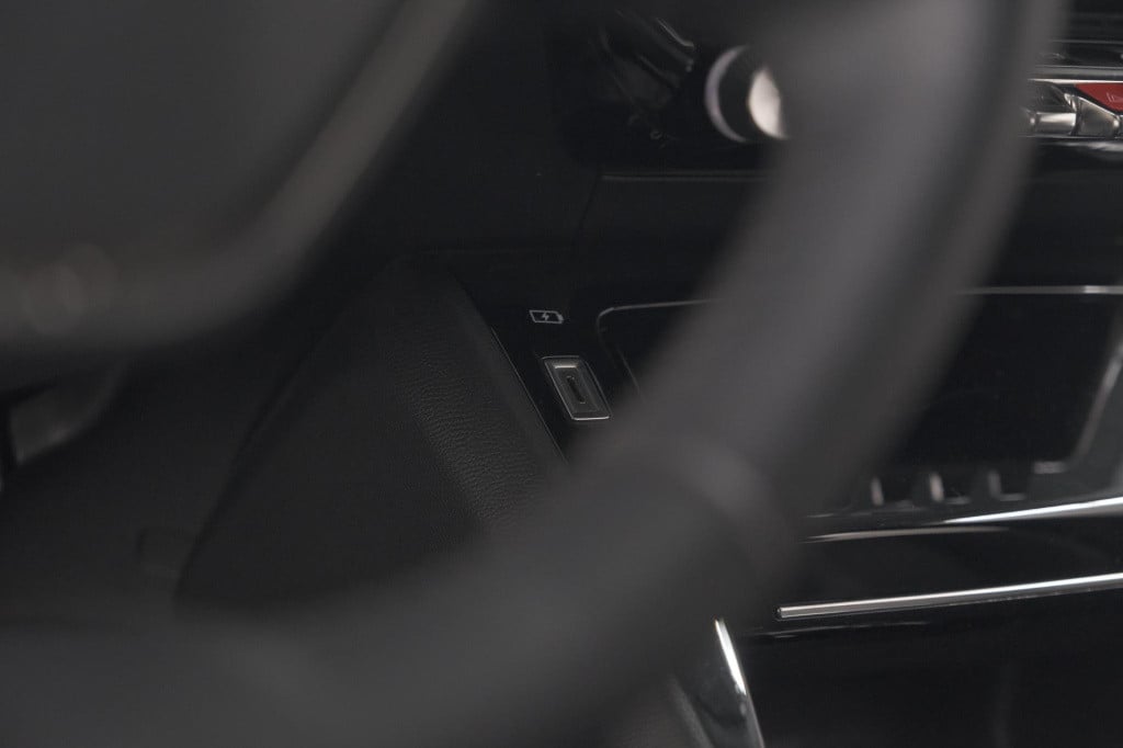 Peugeot E-2008 ev allure pack 50 kwh | 3 fase laadfunctie | camera | naviga