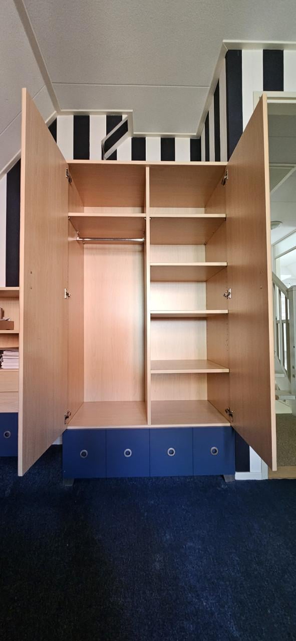 Ruime hang/leg kledingkast - ook geschikt voor kinderkamer