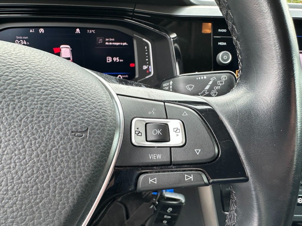 Volkswagen Polo 1.0 tsi comfortline business r-line camera virtual cockpit 