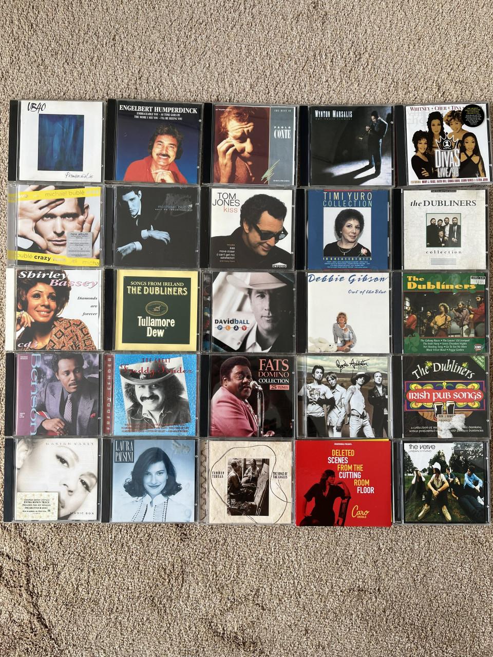 Partij diverse populaire cd's (circa 100 stuks)