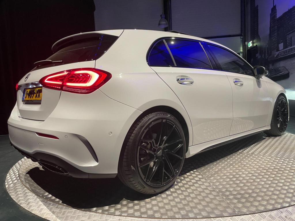 Mercedes-Benz A-Klasse 180 business solution amg *nl auto*led*pano*camera*