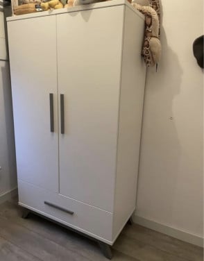 Kledingkast en commode