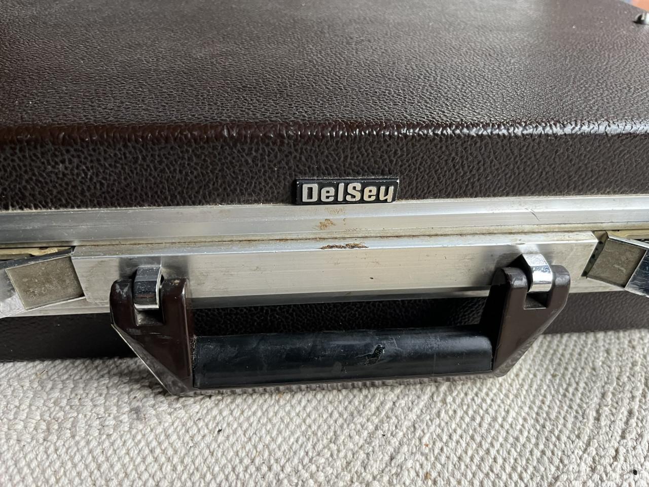Gereedschapkoffer DELSEY met 12V apparatuur