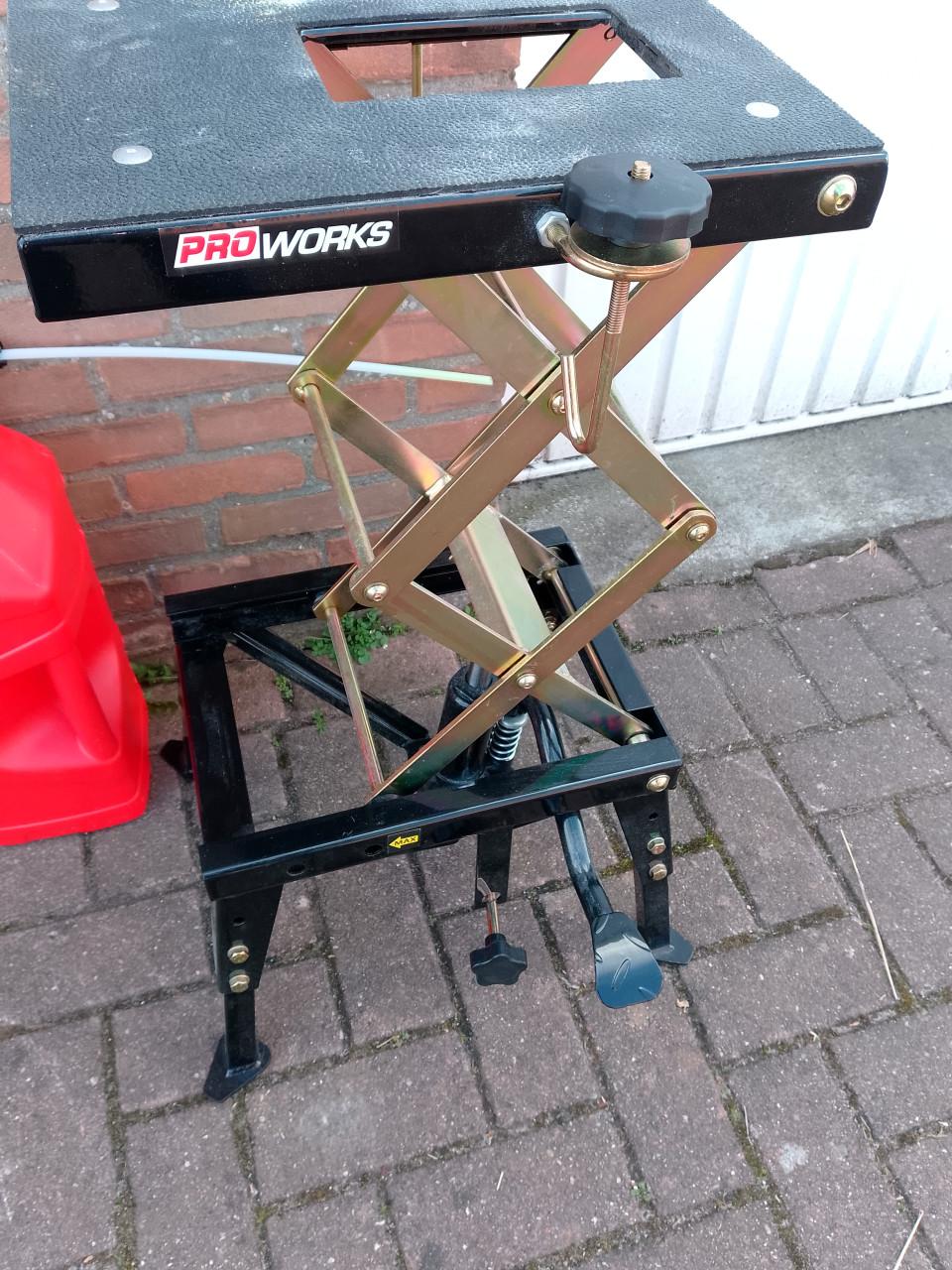 Motorlift en snel tank