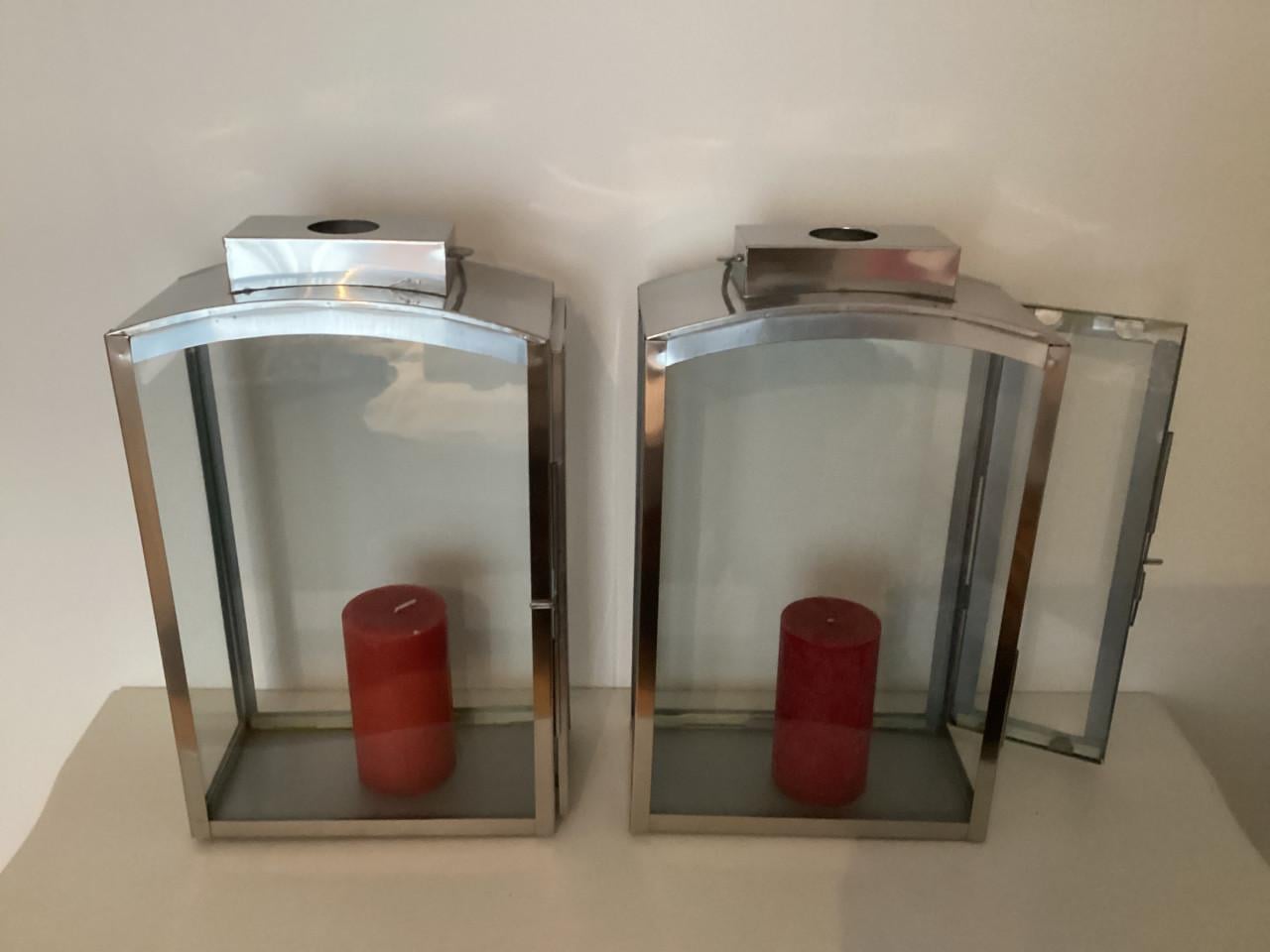 2 moderne windlichten