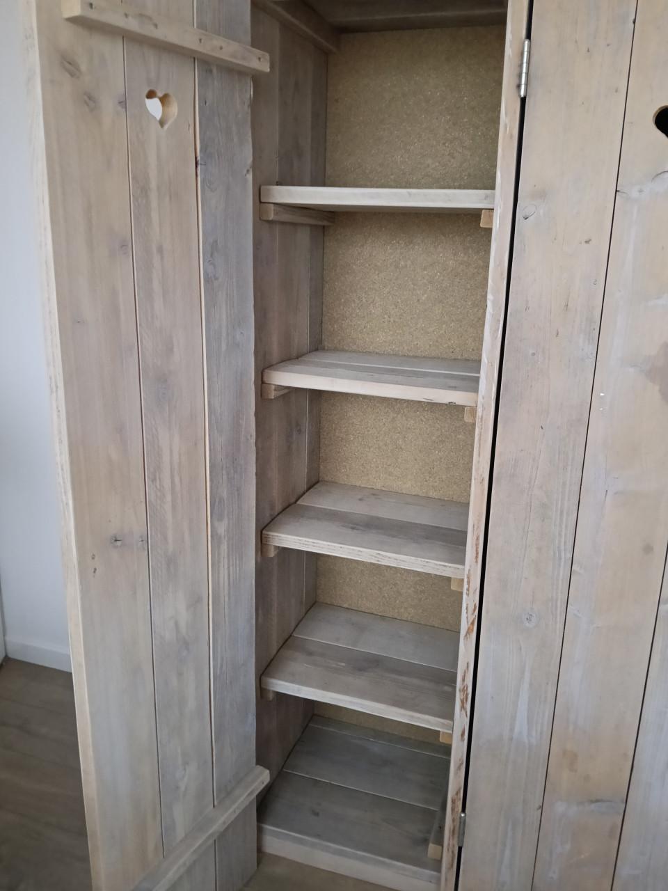 Kledingkast Steiger
