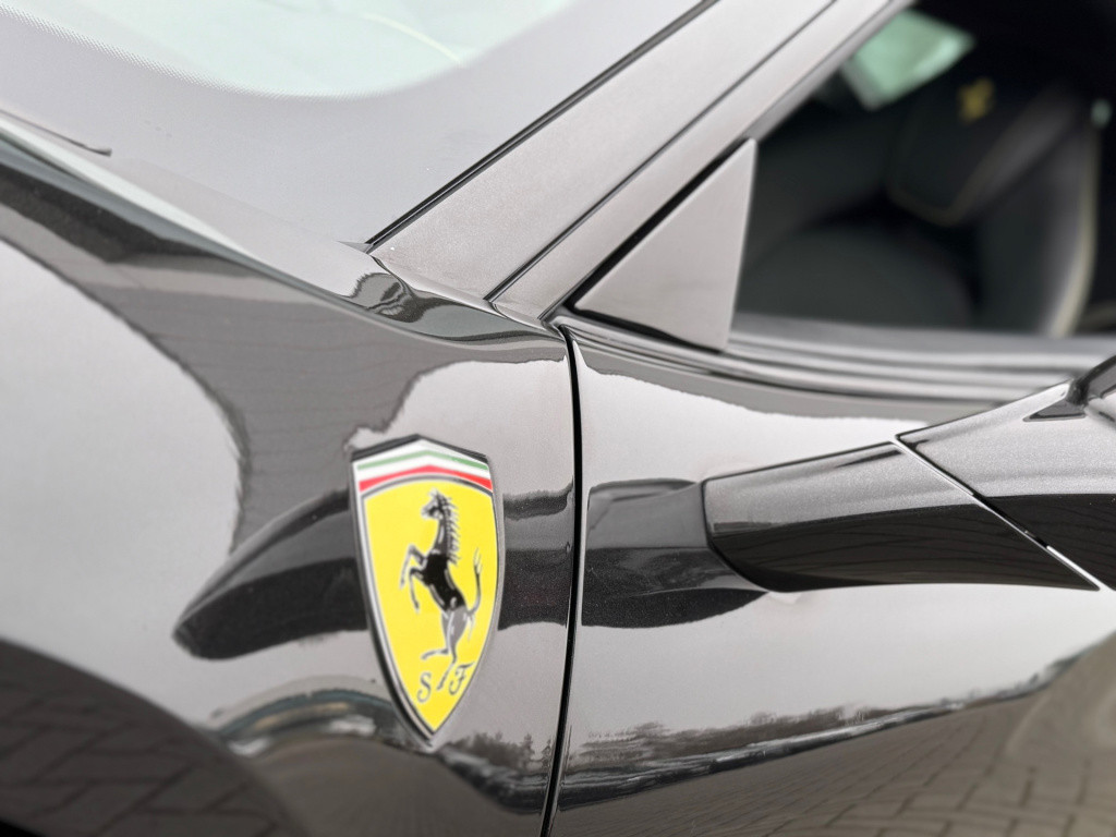 Ferrari 488 3.9 gtb hele * daytona seats * carbon driver zone * dealer onde
