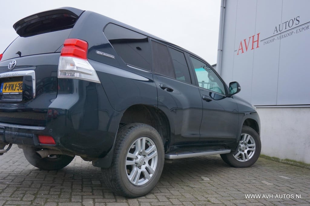 Toyota Land Cruiser 3.0 d-4d-f vx window van