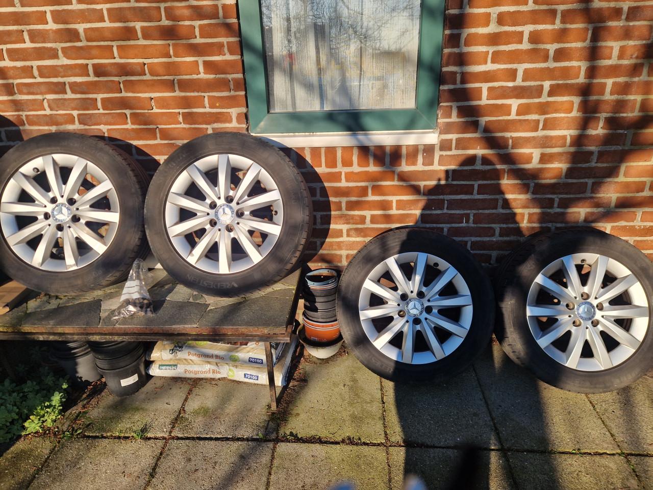 Originele Mercedes A-klasse velgen + banden (A180 2013)