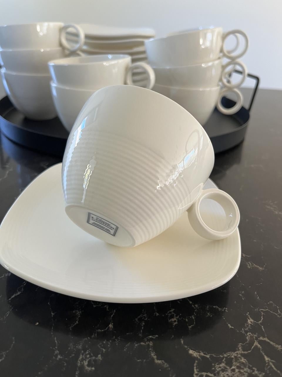 12 kop en schotels New linnen servies