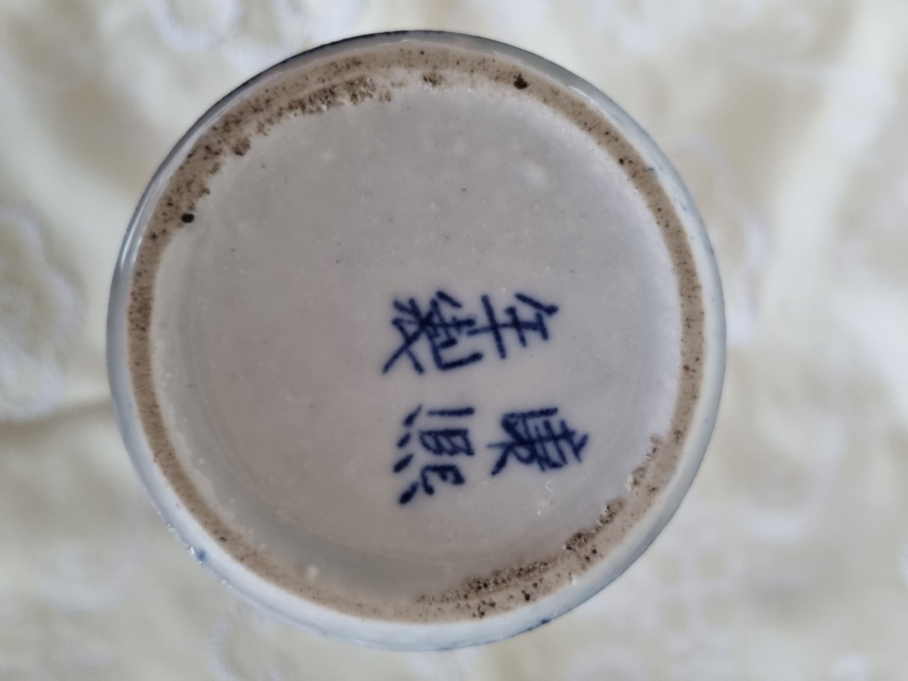 Porseleinen vaas met chinese afbeeldingen