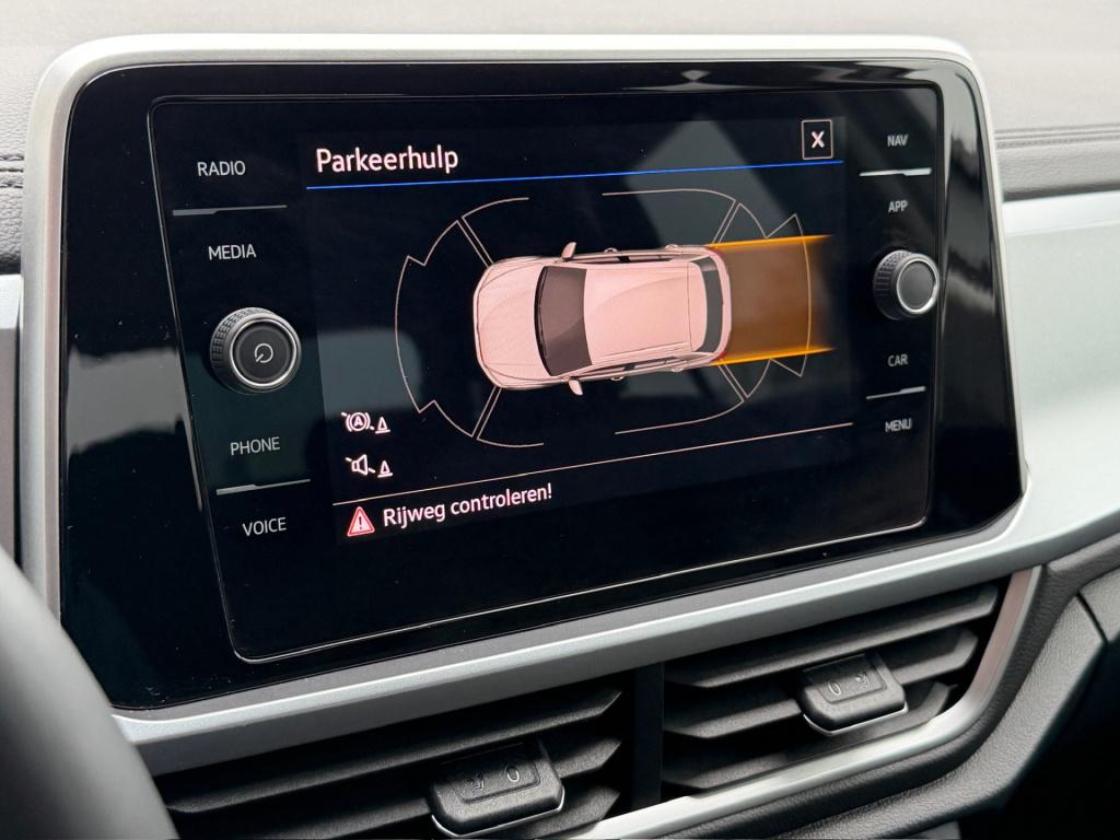 Volkswagen T-roc 1.5 tsi 150pk dsg style | trekhaak | navi | iq light | ada