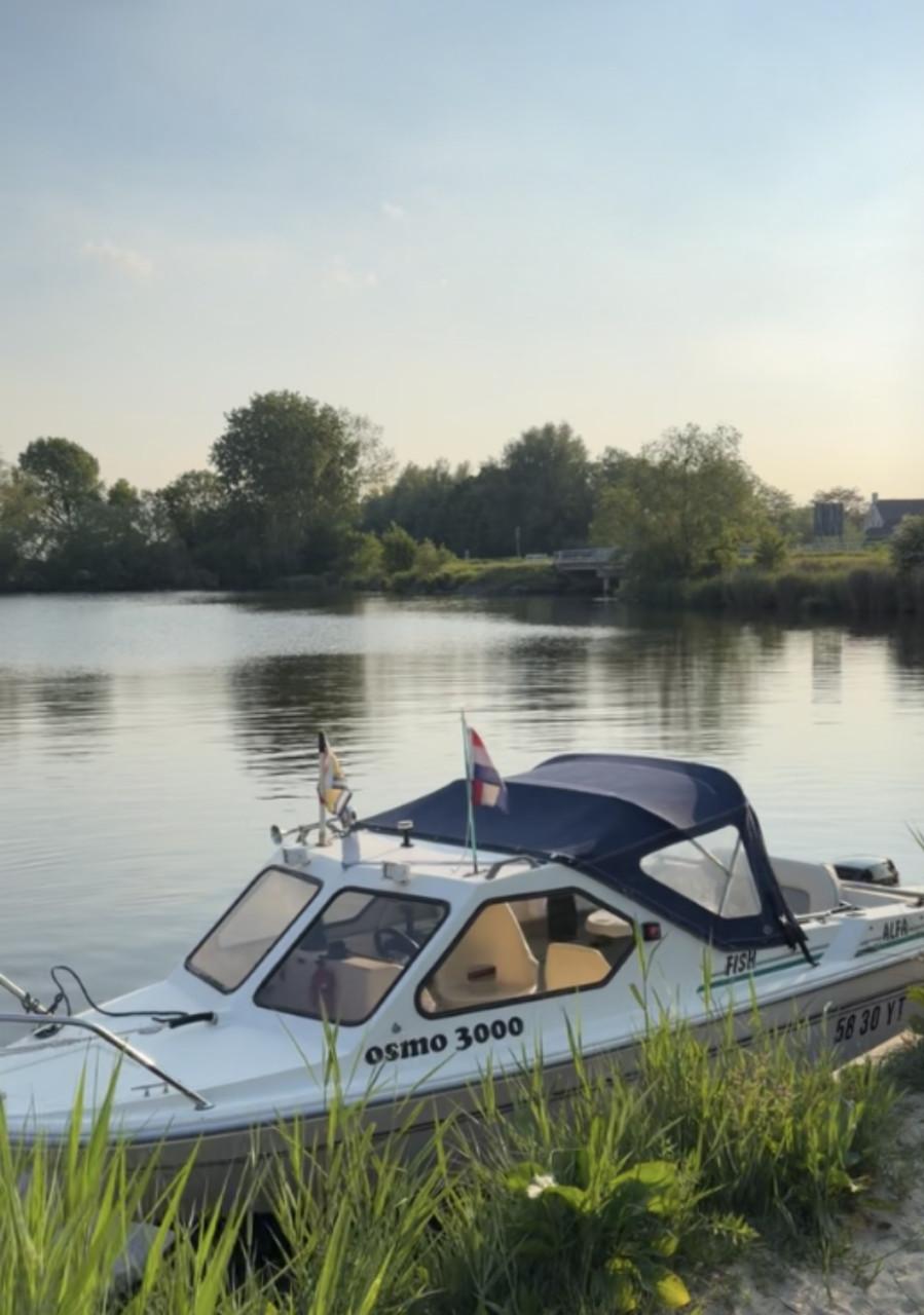 Te koop: Beekman 490 kajuitboot met Mercury 30 PK buitenboordmotor!