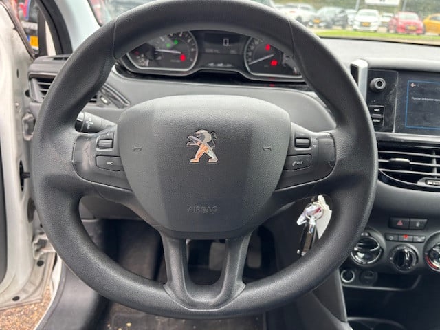 Peugeot 208 blue lion 1.2 pt-82pk 5d navigatie&bluetooth&apple carplay&andr