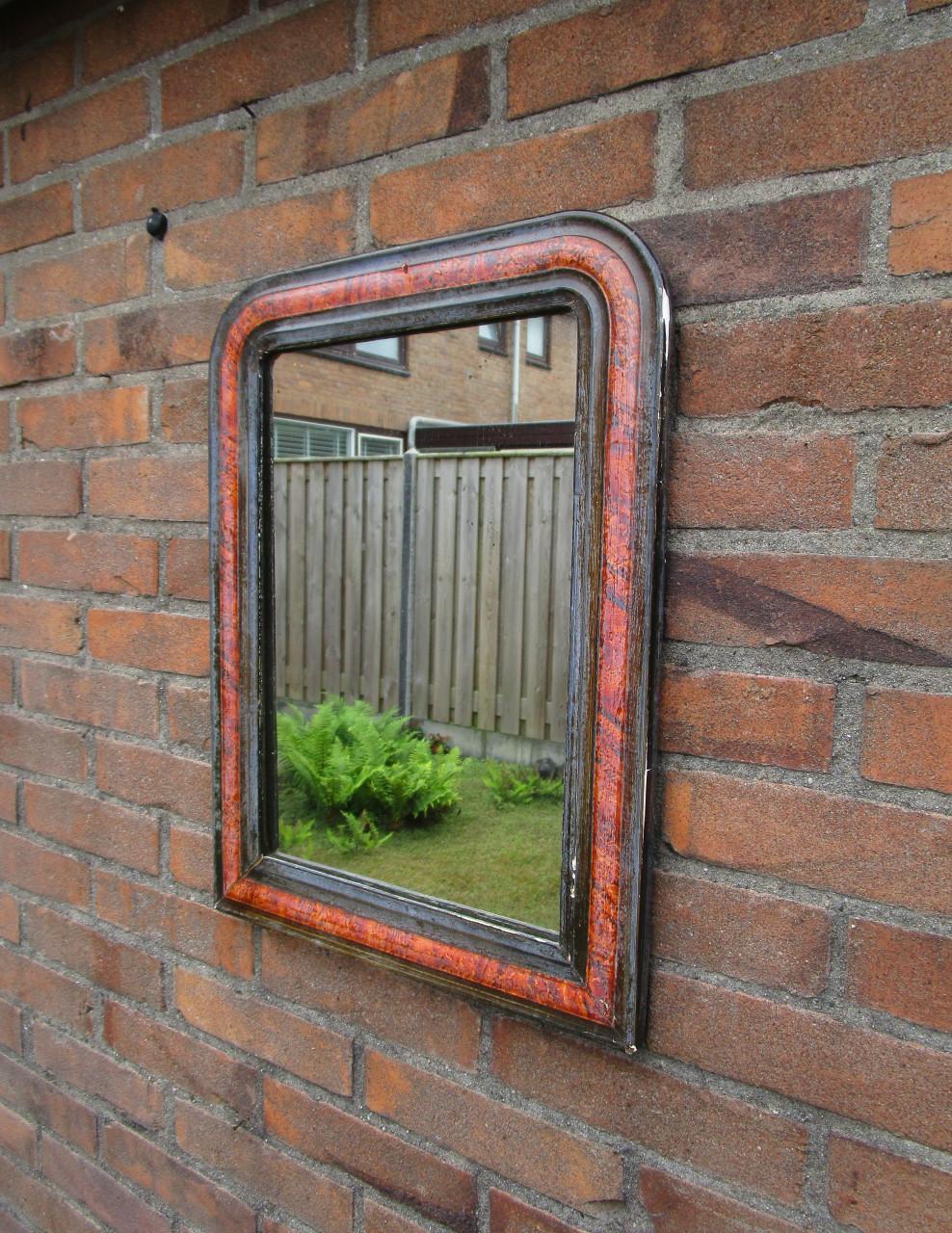 Antieke Spiegel met Houten Lijst.