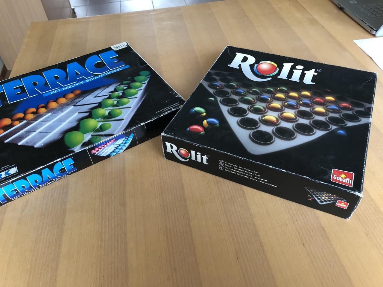 Te koop goede spelen voor volwassenen.