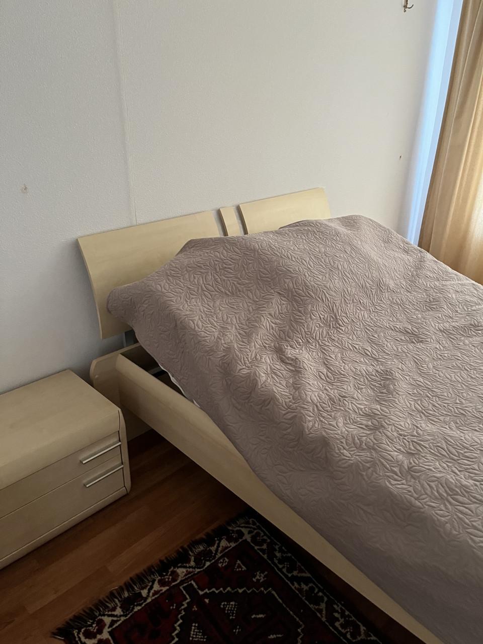 Te koop bed 140x200 + nachtkastjes+kast