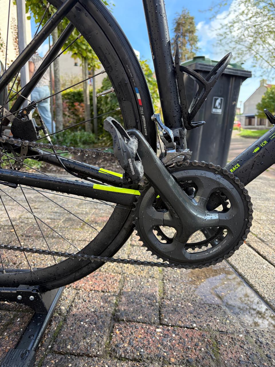 Cube attain racefiets met carbonstuur