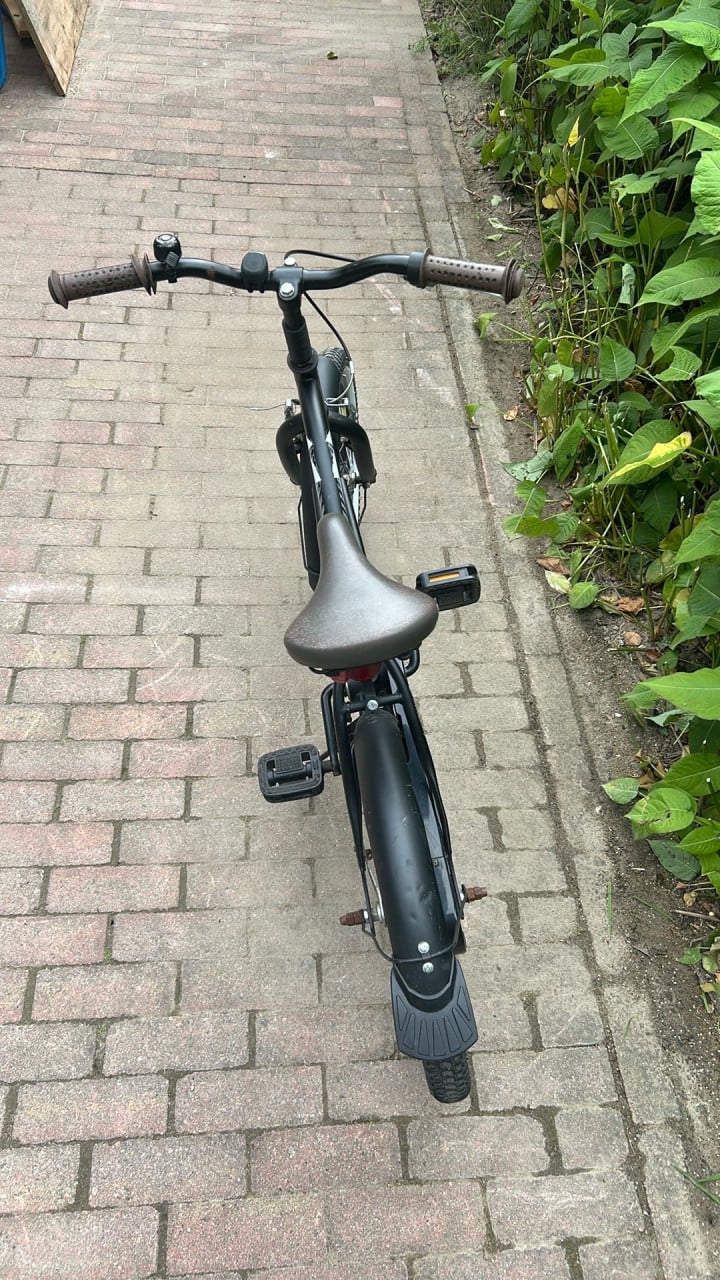 Volare Black Cruiser 18inch
