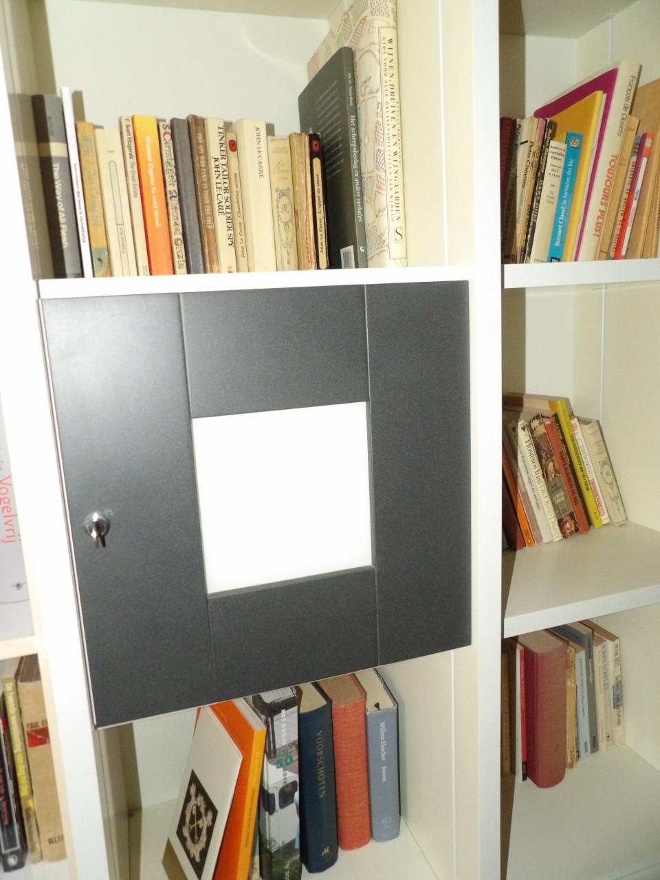 Interlubke boekenkast met kluisje en lades