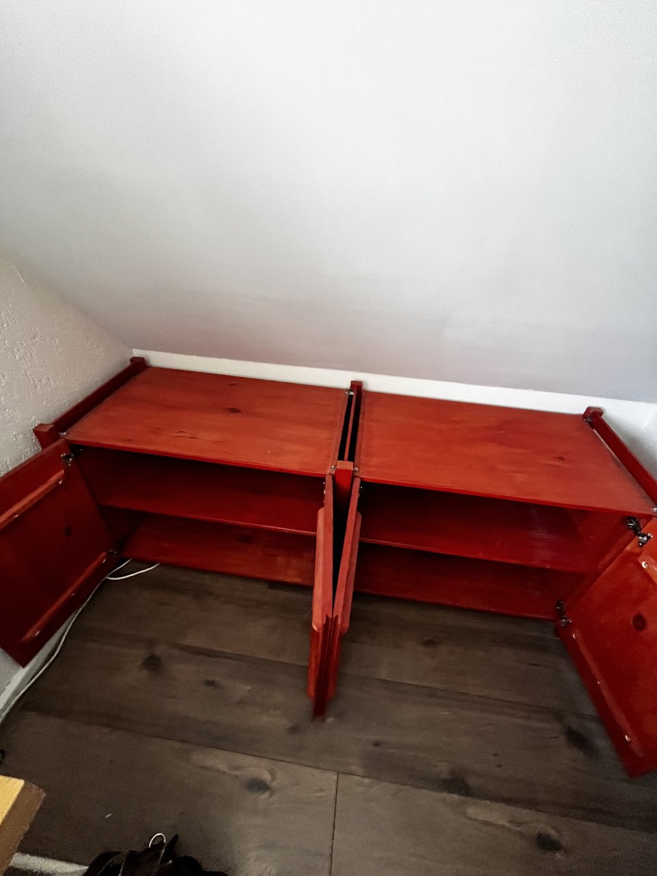 Drie Ivar kastdelen. Met deuren. En drie schappen.