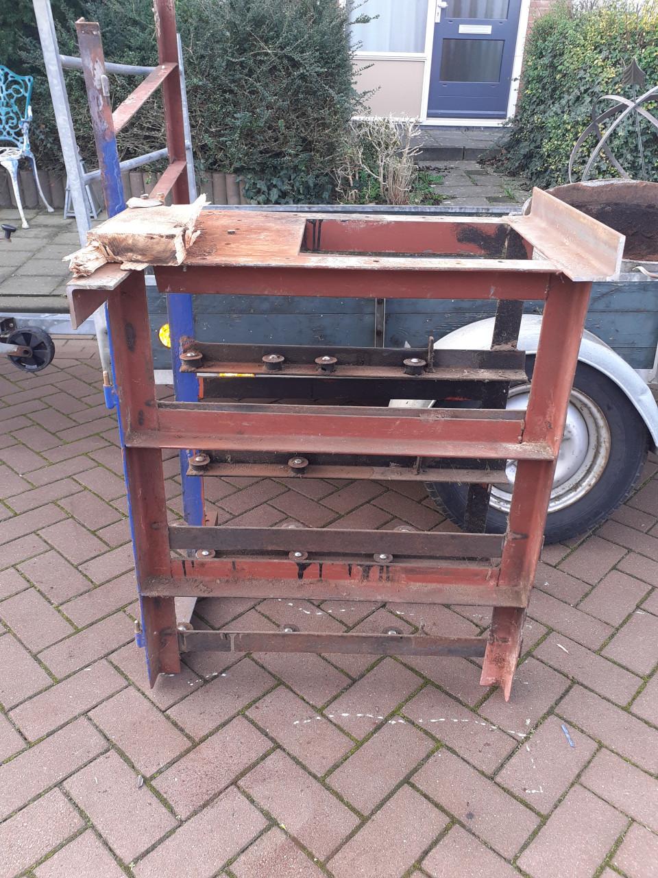 Werkbank grote zware hoekstaal  *** Laden gelagerd ***