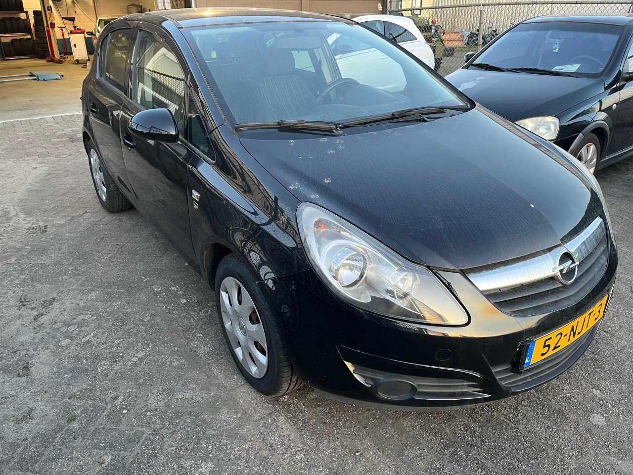 Opel Corsa 2010 5DRS 1.2 Lekke Koppakking €700 vaste prijs!