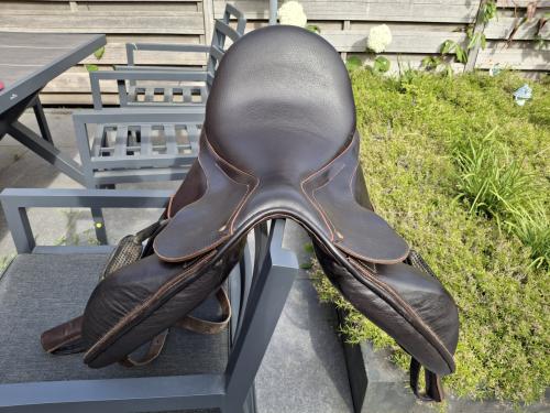 Dressuurzadel 18inch