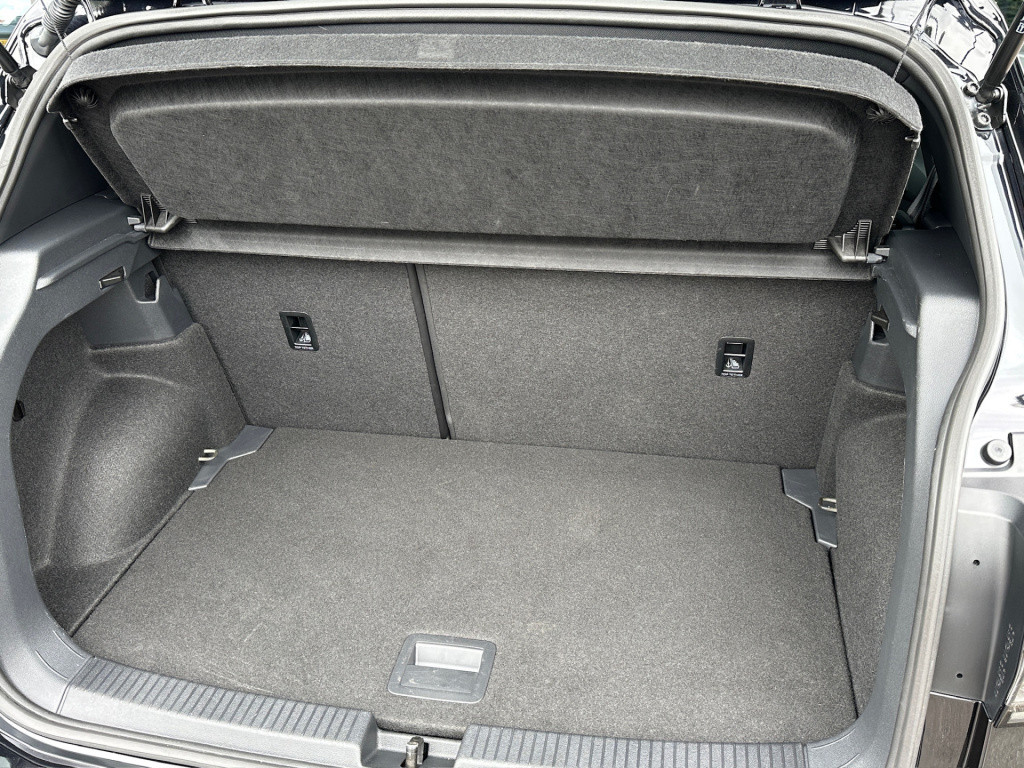 Volkswagen T-cross 1.5 tsi 150pk dsg r-line | camera | trekhaak | navi | iq