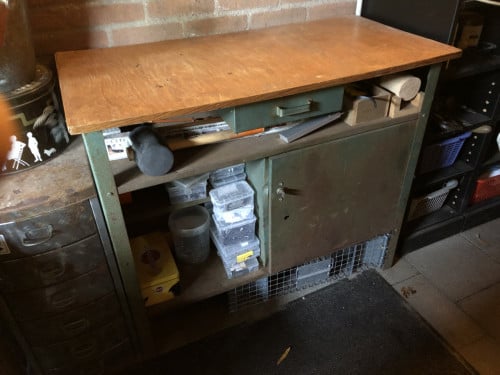 Vintage industrieel werkbankje