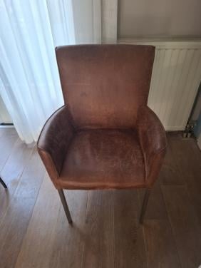4 nette eetkamerstoelen te koop