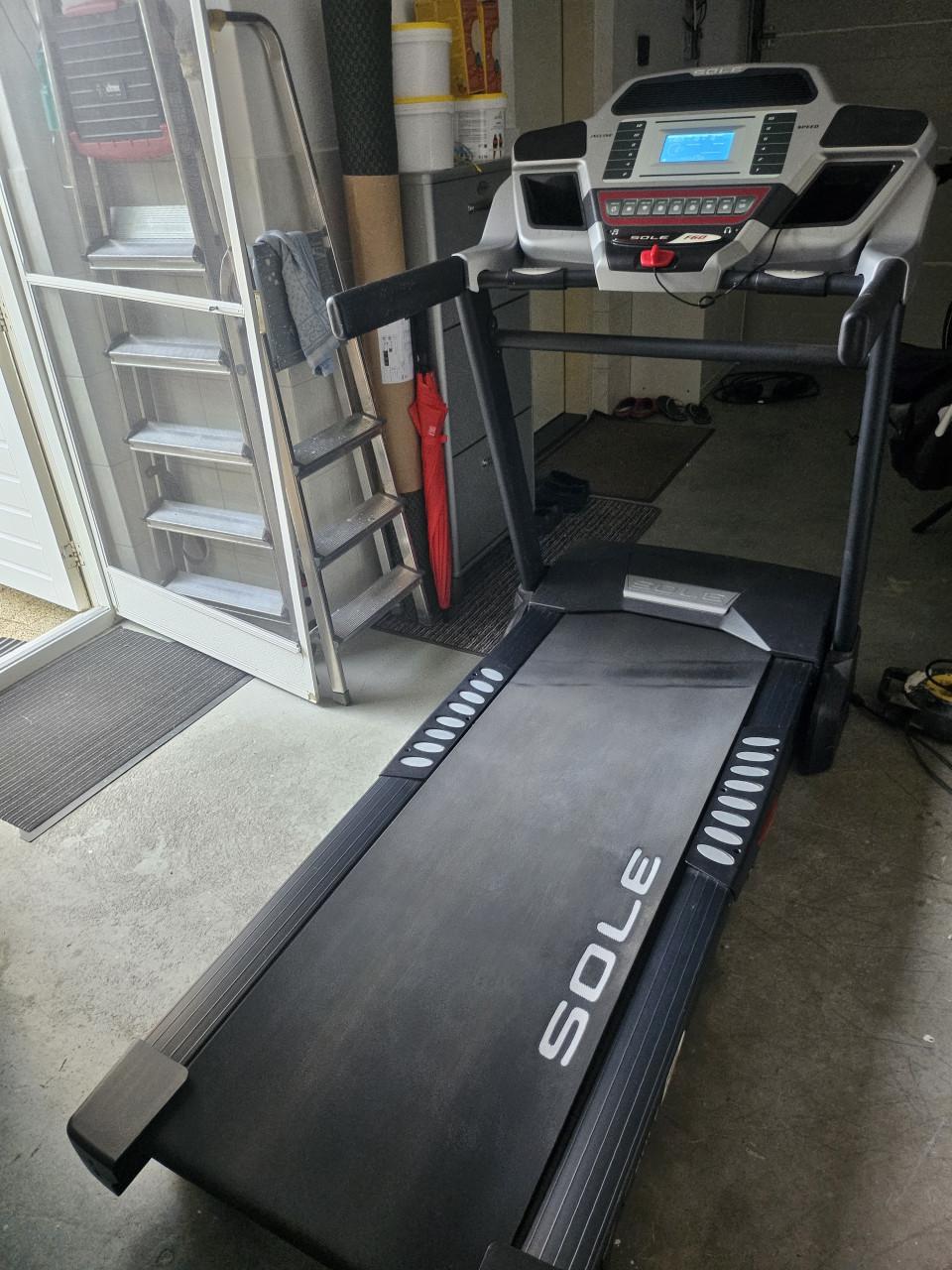 Te koop professionele loopband merk sole