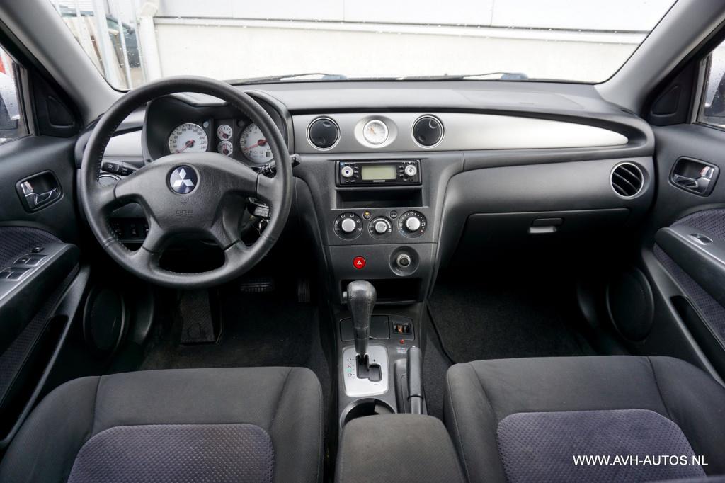 Mitsubishi Outlander 2.4 intense 4wd automaat