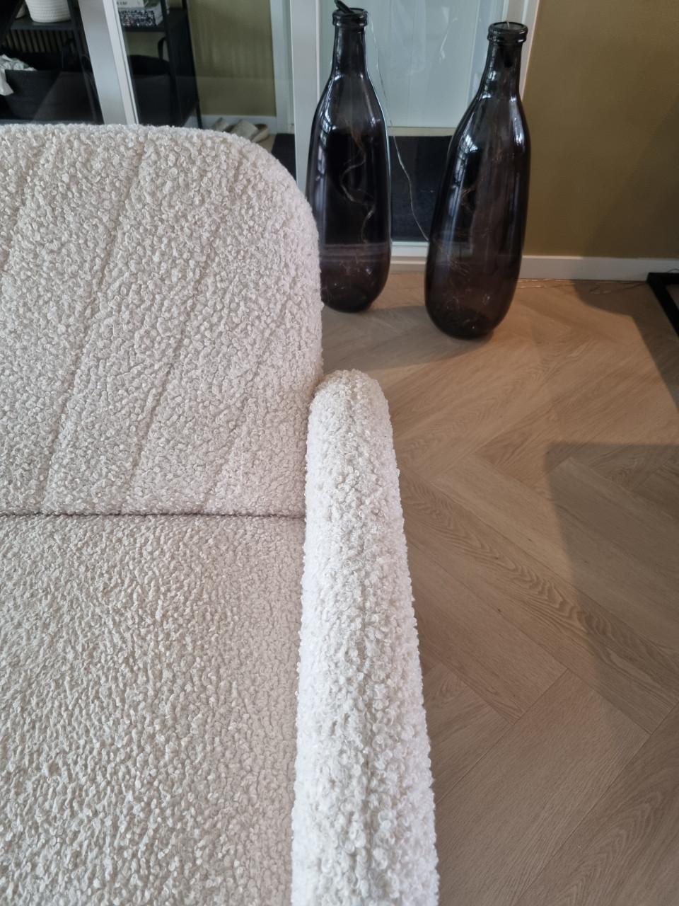 Bank off-white kleur in Teddy stof (slaapbank)
