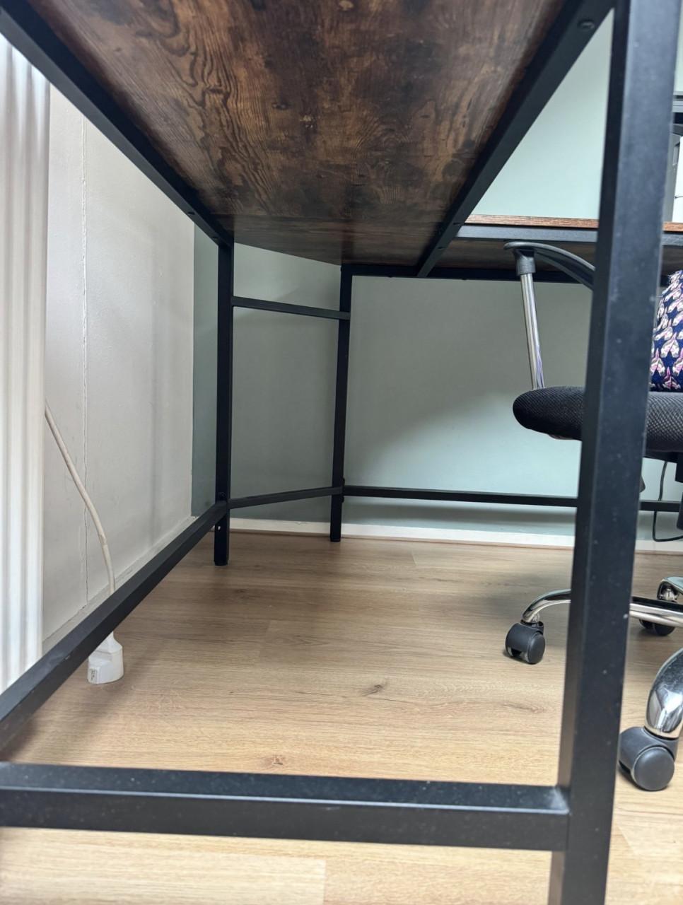 Bureau met stoel - 135x135 cm