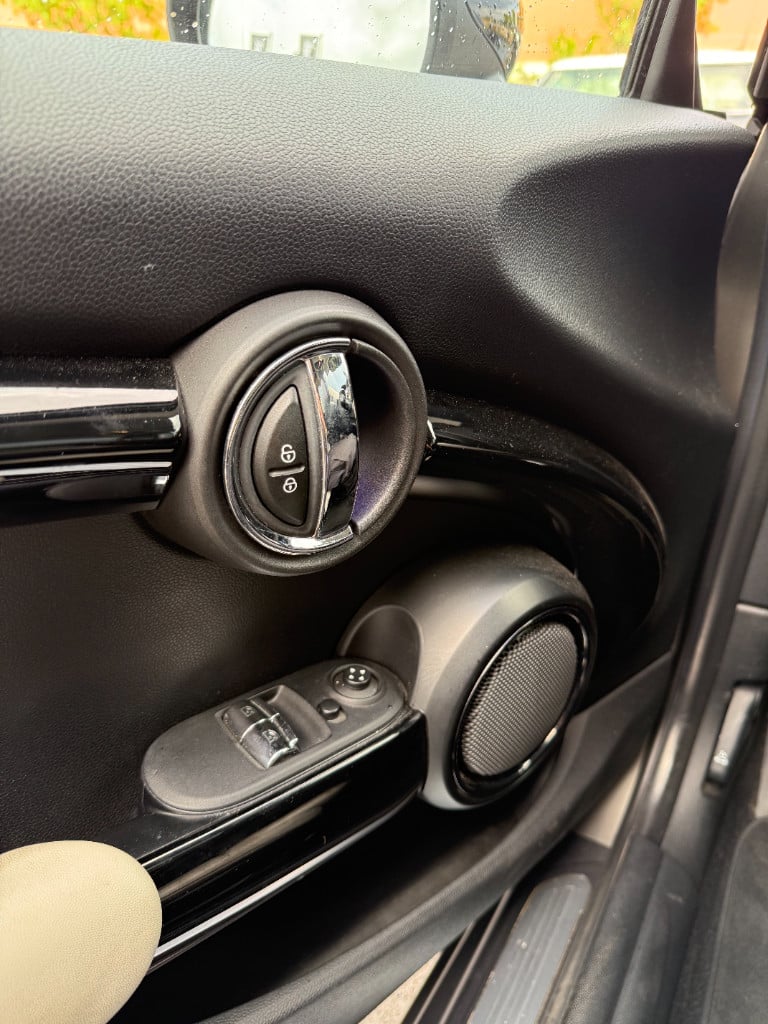 Mini Cooper 1.5 - chili - pano