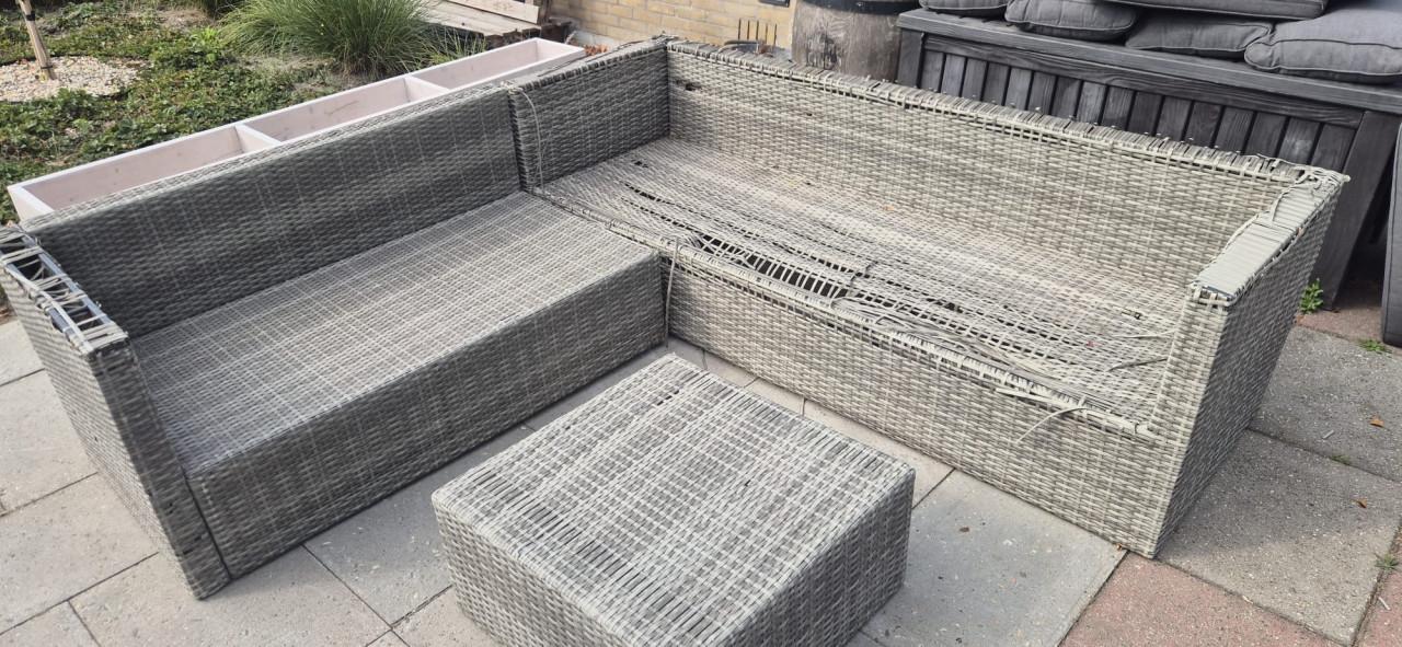 Gratis Tuinbanken met kussens, parasol