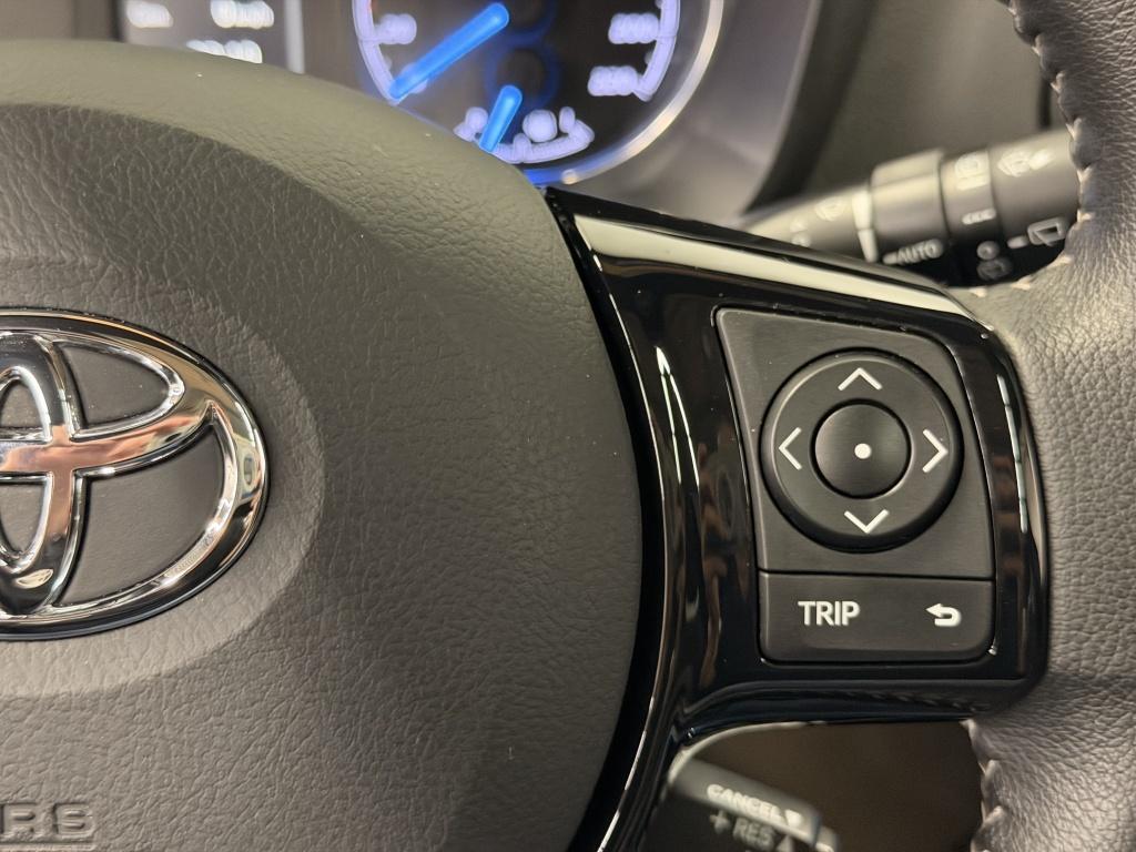 Toyota Yaris 1.5 hybrid skyblue edition
