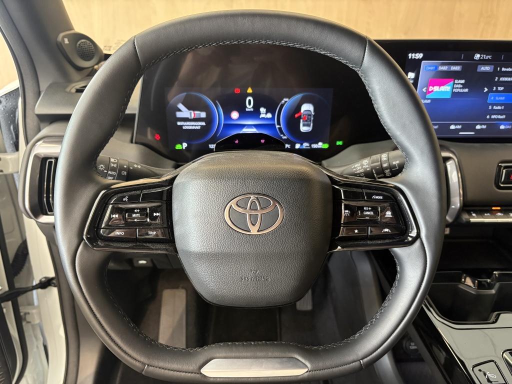 Toyota Urban Cruiser executive 61 kwh | panodak | jbl |