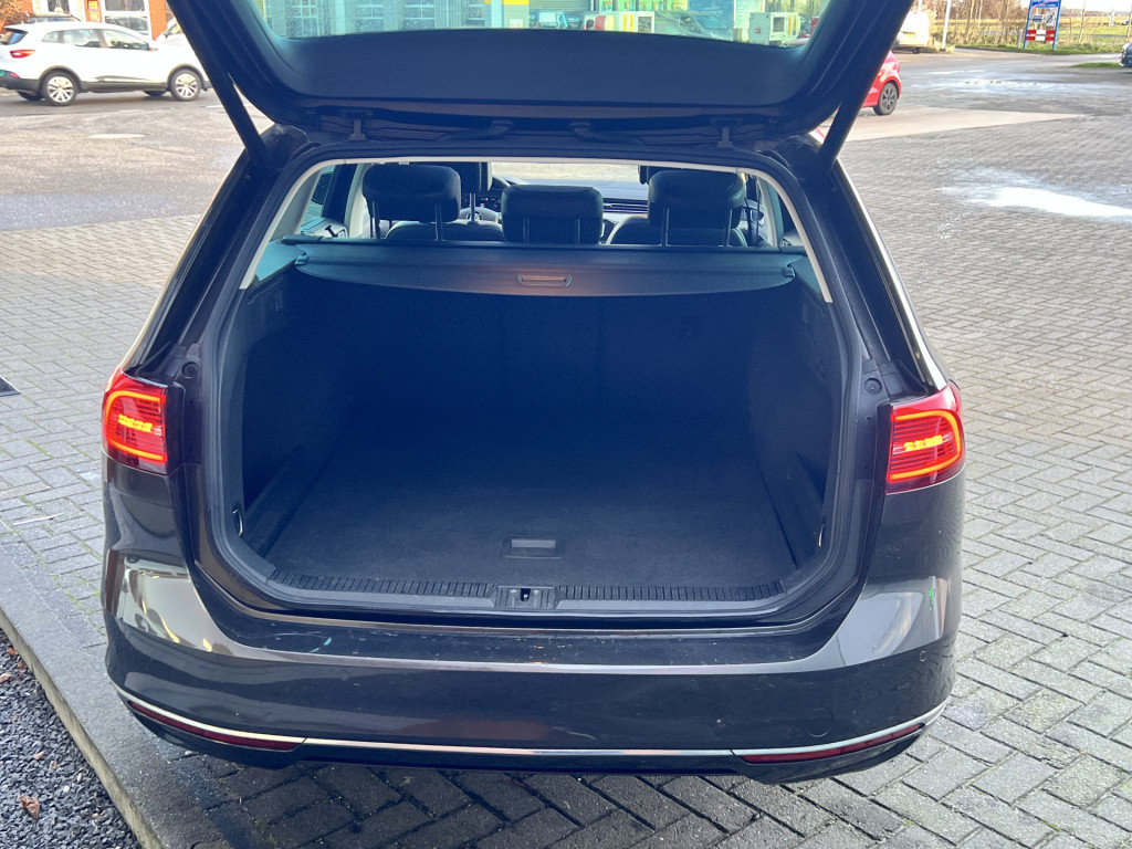 Volkswagen Passat variant highline automaat | bluetooth | camera | lederen 